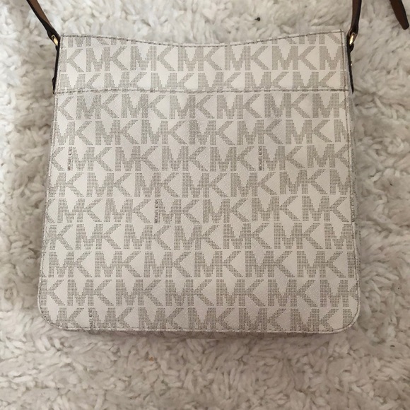 Michael Kors Purse! - Picture 4 of 4